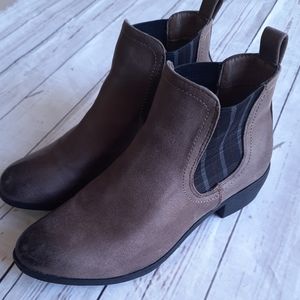 Sociology brown ankle booties sz 9.5